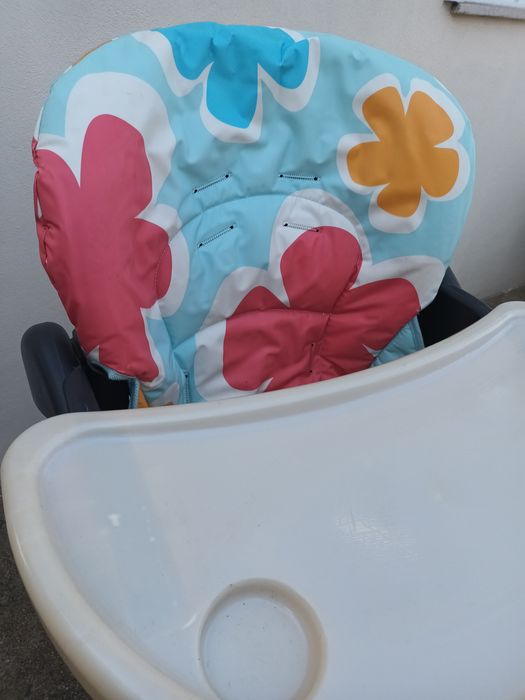 Cadeira de bébe chicco, como nova. Muito bem estimada.