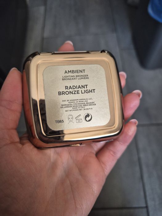 Hourglass bronzer Ambient Lightingr radiant bronze light

twarzy