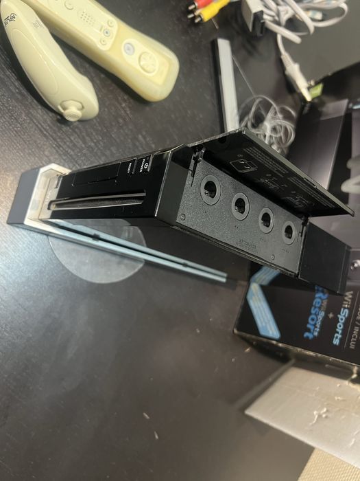 Wii preta (primeira edição)