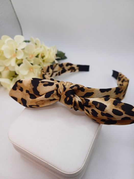 Opaska na głowę z kokardką w panterkę