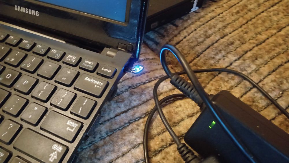 Laptopy Samsung nc110 packard bell hp uszkodzone