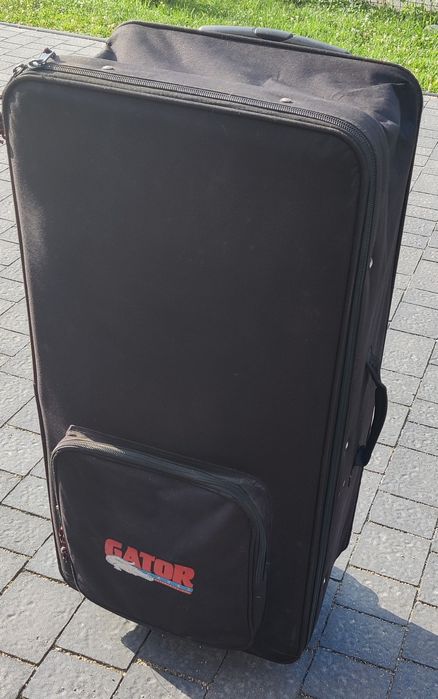 Walizka transportowa Gator i 4 pary LED Eurolite