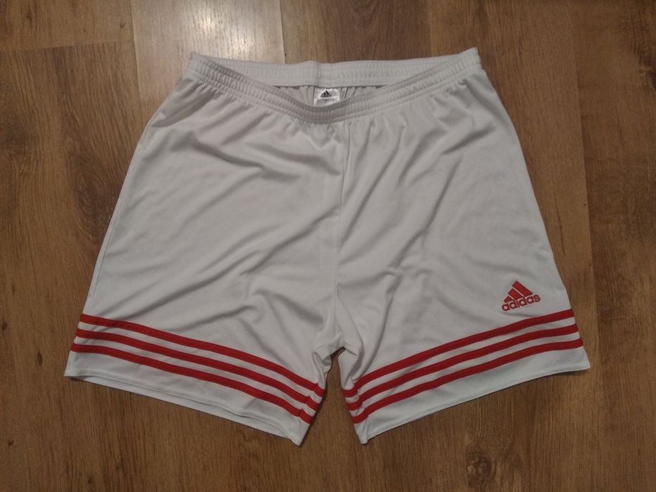 Krótkie spodenki/szorty Adidas climalite, białe z czerwonymi paskami L