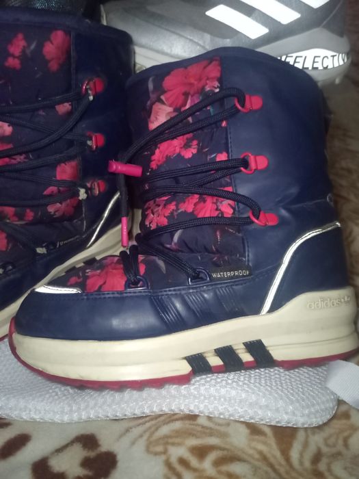 Adidas чобітки черевики уггі 31-31.5