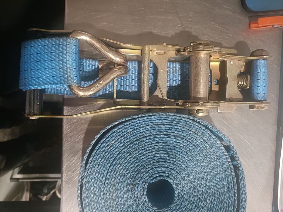 Cinta e roquete de camião