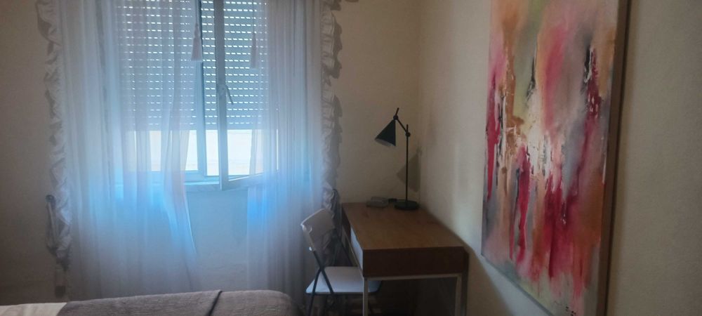 Arrendam-se Quartos a estudantes em moradia junto ao politécnico de Tomar.