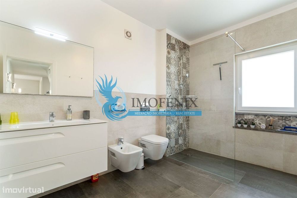 Moradia de 4 quartos com piscina aquecida, perto das praias e dos camp