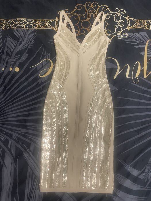 Beżowa bandażowa sukienka złote cekiny