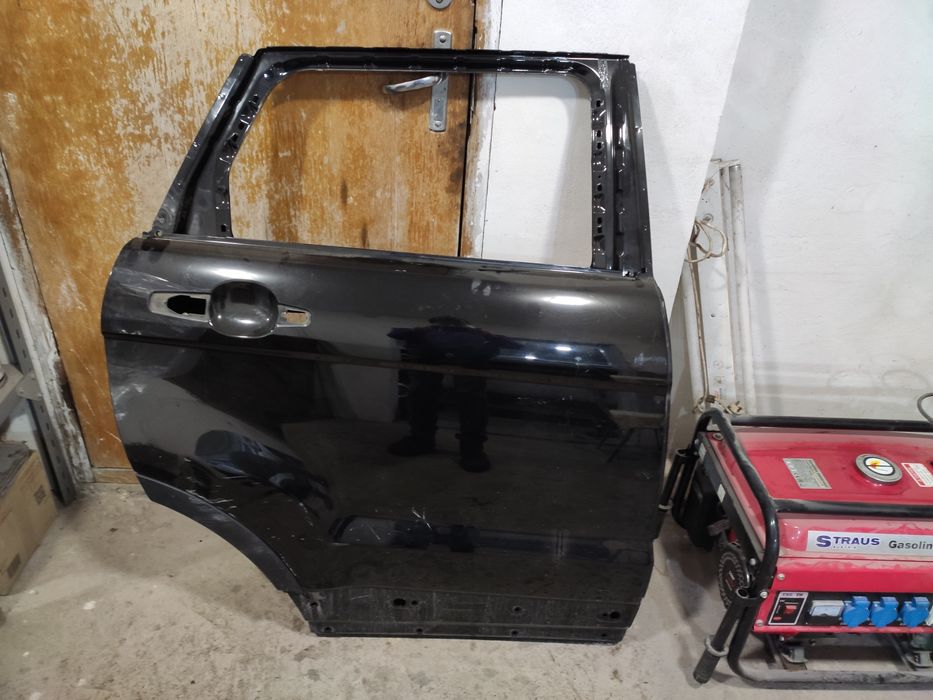 Двері задні праві land rover Evoque