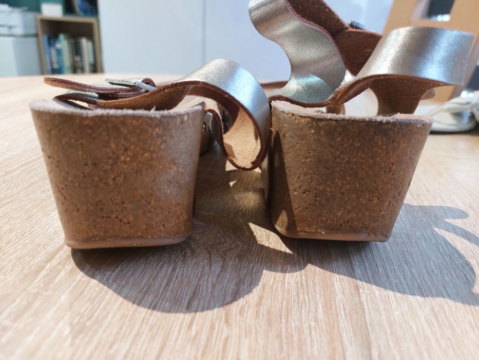 Sandały na koturnie rozm 39