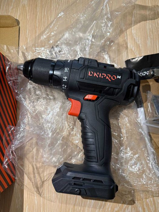 акумуляторний дриль-шуруповерт, гайковерт Dnipro-M CD-200 BC Ultra.