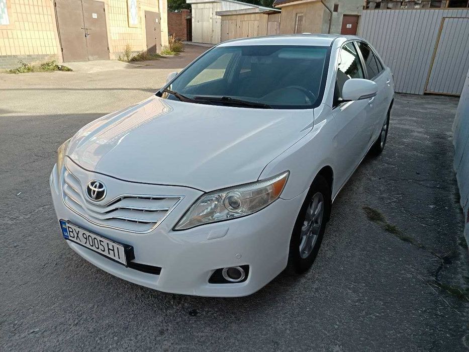 Продаю свій автомобіль Toyota camry