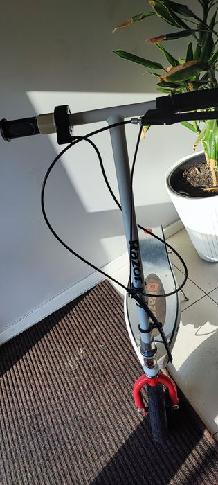 Hulajnoga elektryczna Razor E200