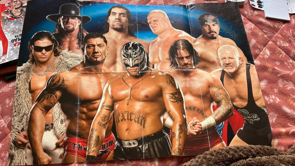 Cadernetas e poster wwe