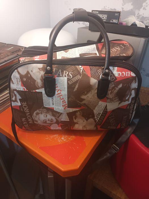 Mala viagem/ginásio Marylin Manroe