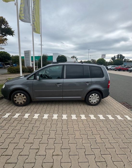 Автомобіль volkswagen touran