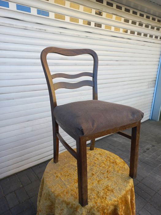 Stare krzesła art deco