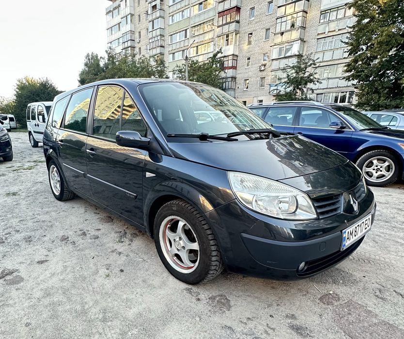 Гарне сімейне авто Renault grand Scenic 7 місць.