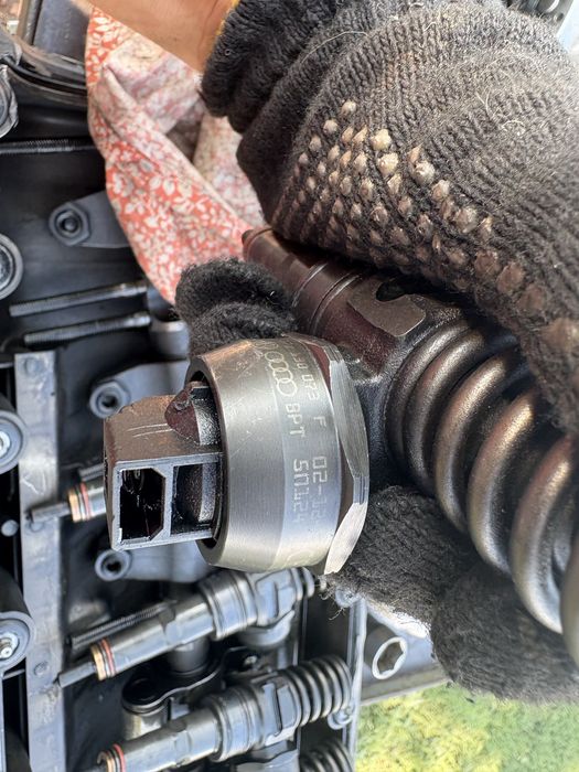 Продам насос форсунки AXD 2.5 T5 07z130073f