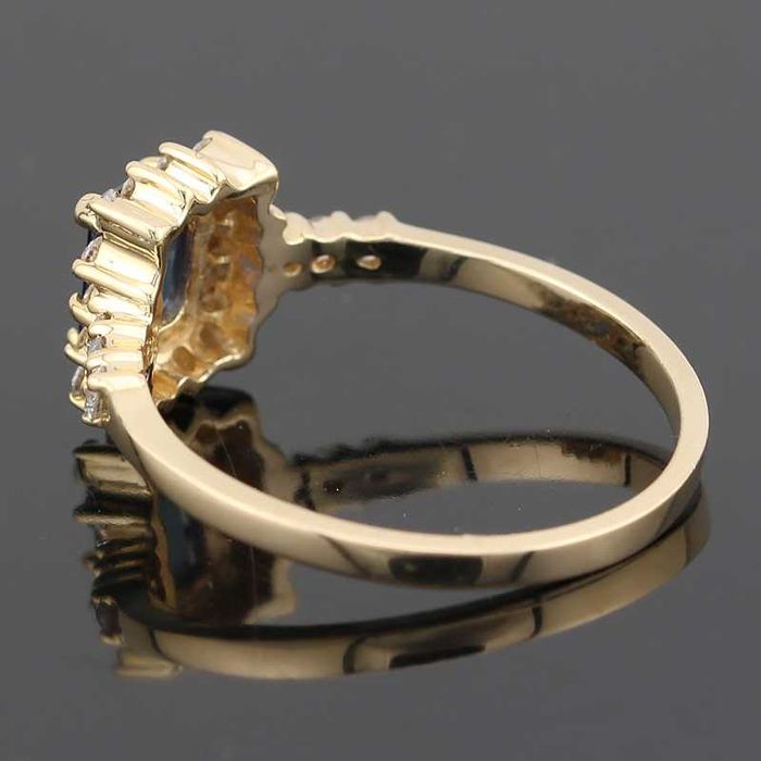 Złoty pierścionek z szafirem 0.60ct i diamentami 0.36ct 14K