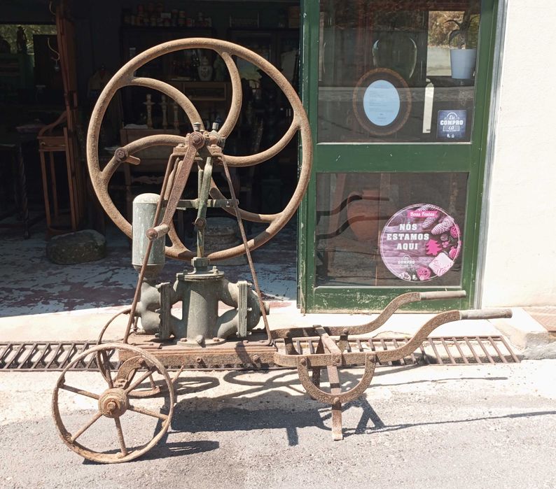 Antiga bomba de trasfega do vinho Francesa G. Pepin Fils Ainé Bordeaux