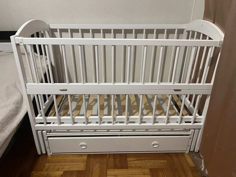 Дитяче ліжечко з маятниковим механізмом+матрасик з наматрасником