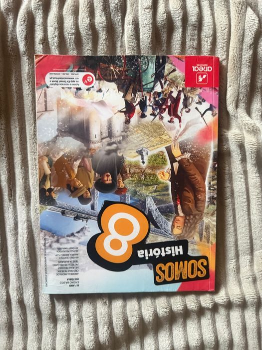 Manual e caderno de exercícios de história 8° ano