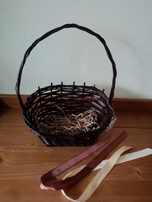 Kosz wiklinowy prezentowy