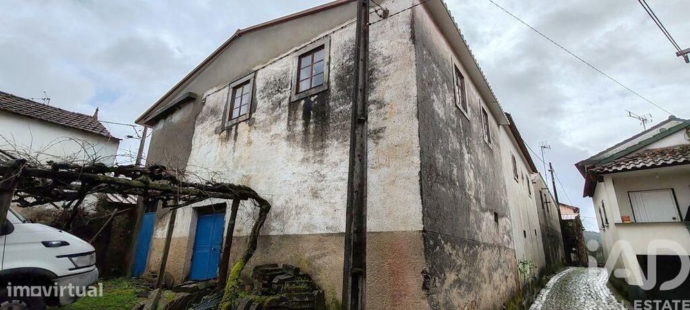 Casa de aldeia T3 em Aguda de 312,00 m2