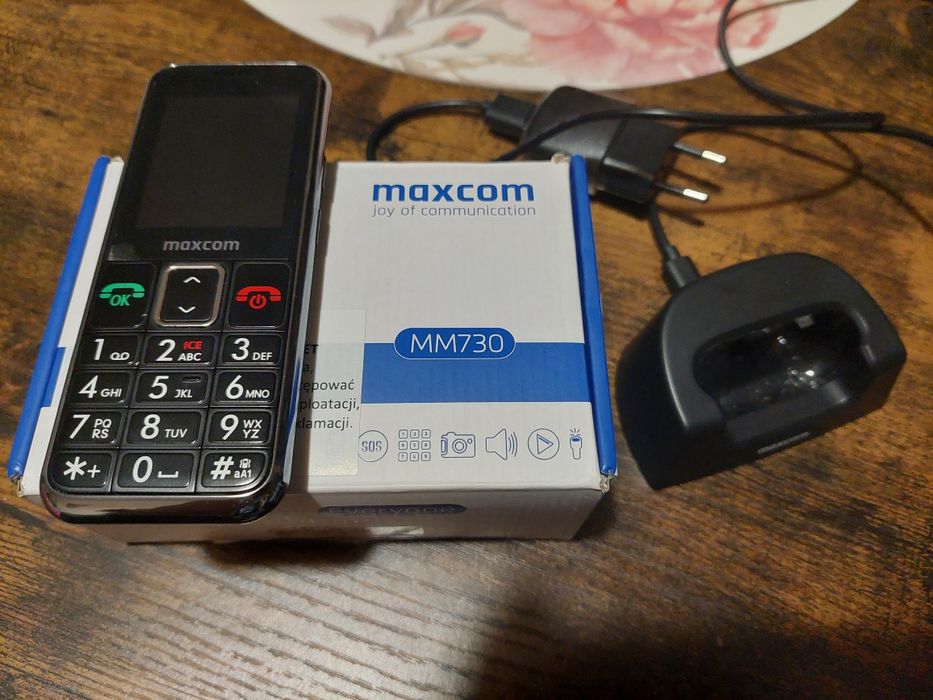 Telefon komórkowy Maxcom  MM730