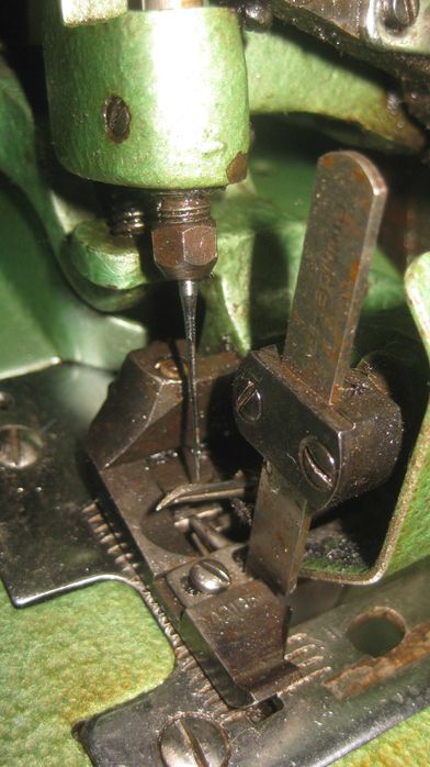 zabytkowa maszyna do szycia overlock