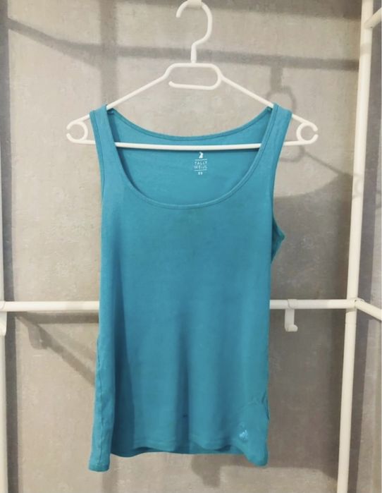 Niebieski top na ramiączkach