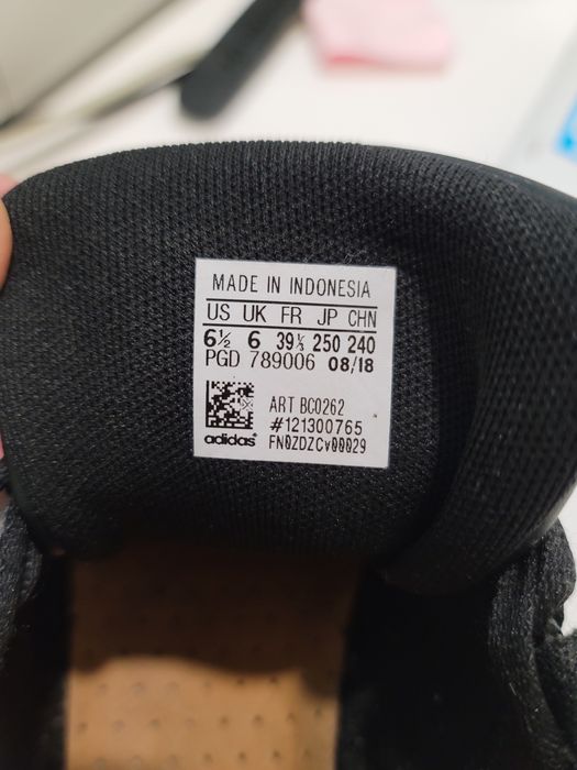 Кроссовки Adidas. Размер 39
