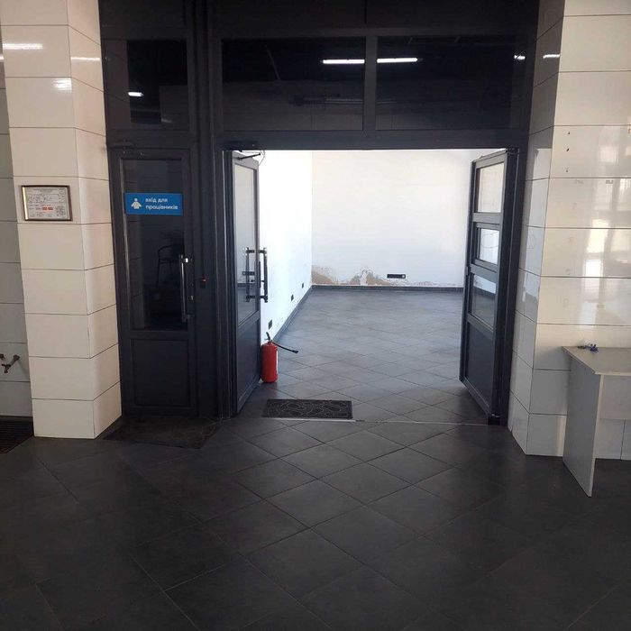 Сучасний офісний простір 350 м² для бізнесу (укриття, генератор, паркінг)