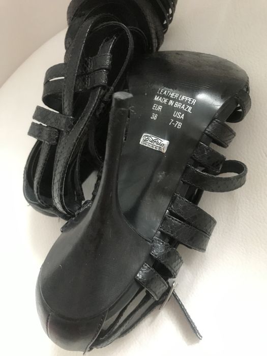 Sandały na szpilce ze skóry Buffalo London r. 38/24