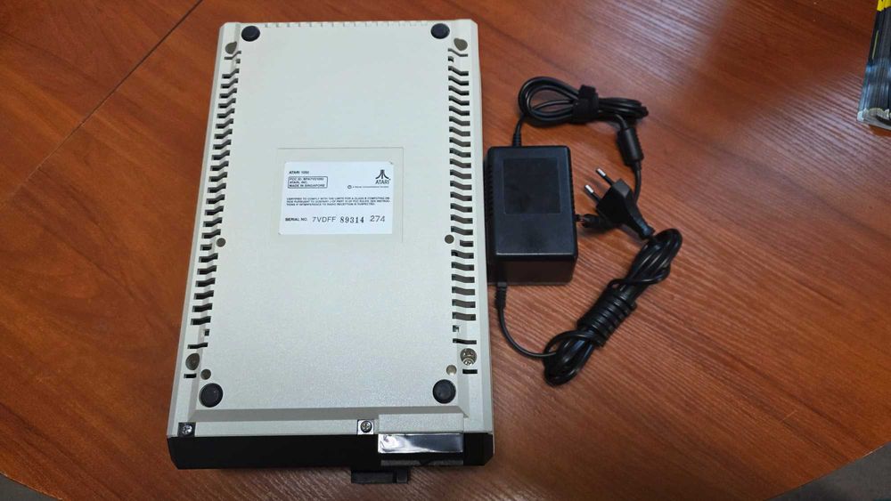 Stacja dyskietek Atari 1050 + nowy zasilacz
