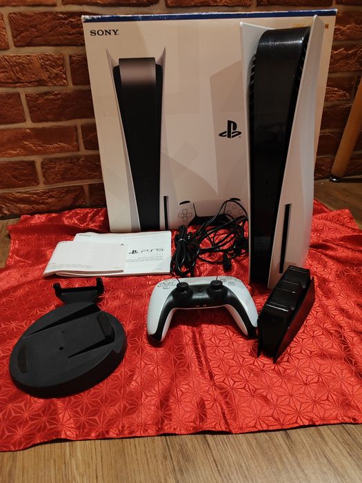 Konsola ps5 fat z napędem+ pad+ akcesoria