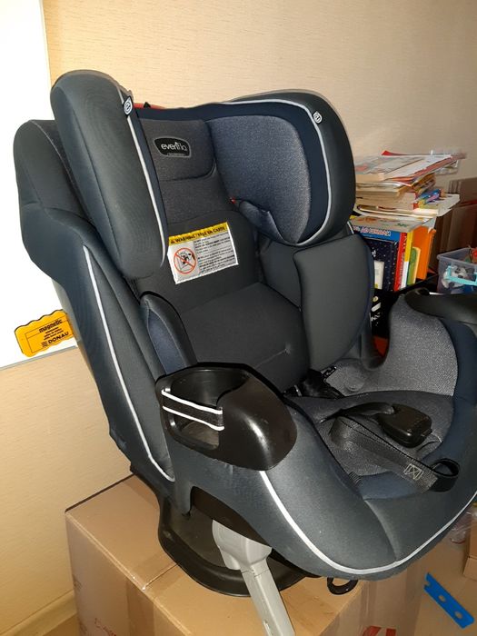 Дитяче автокрісло практично нове