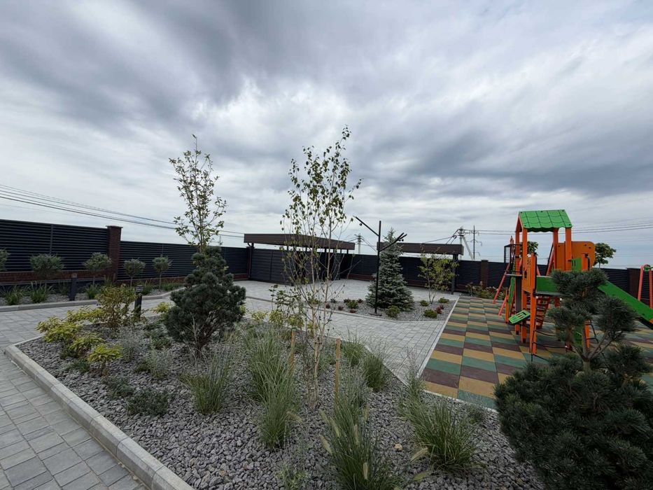 Продаж сучасного таунхауса "Aura Park"