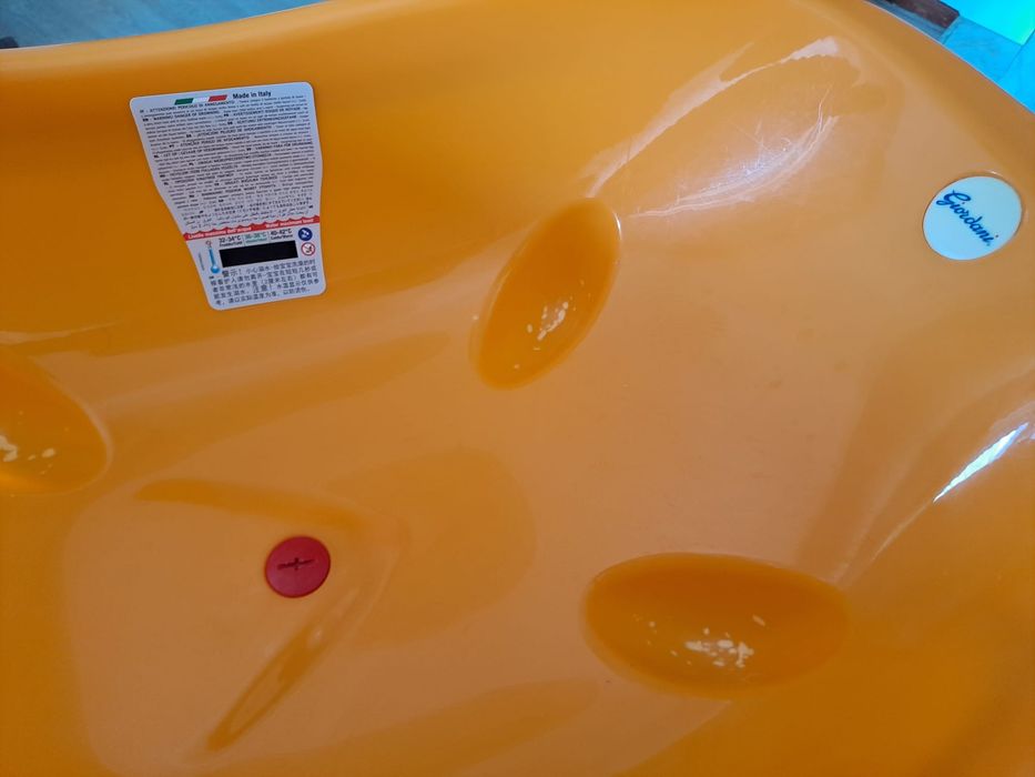 Banheira com pés bebé