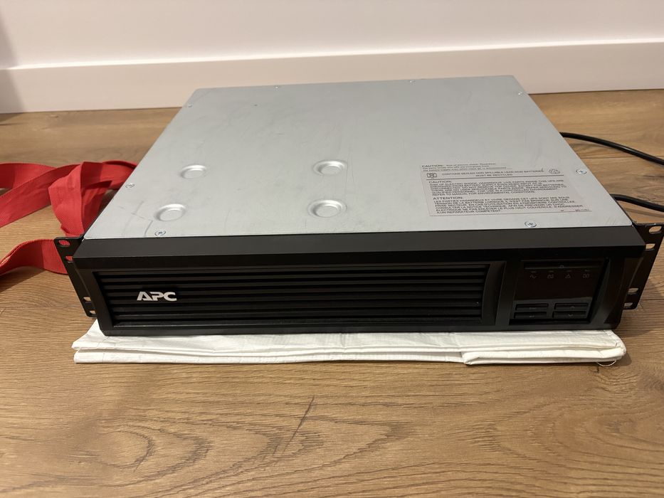 APC Smart-UPS 750 rack 2U