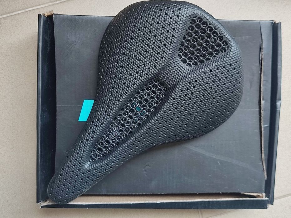 Selim Ryet RT06s em carbono impresso em 3D - Baixa de Preço