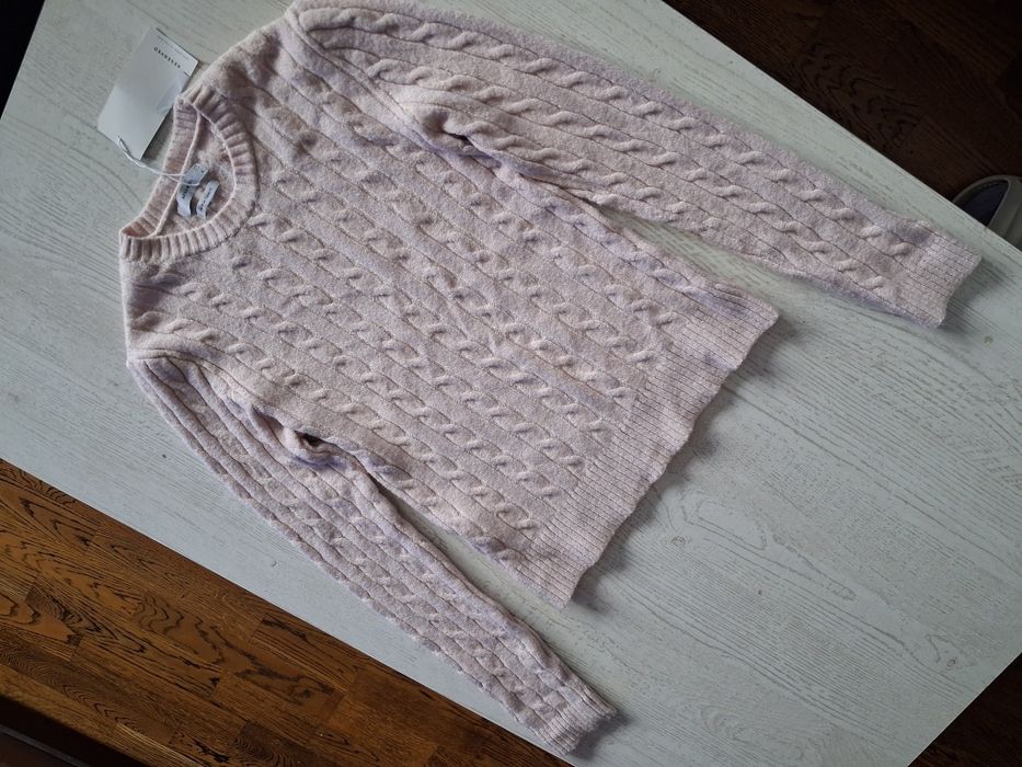 Nowy miły sweter Reserved z wiskozą 30%