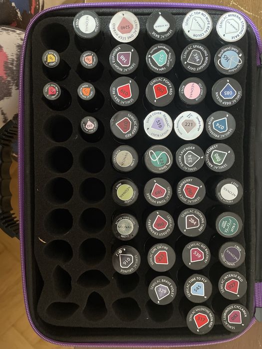 Zestaw lakierow hybrydowych w etui z probnikiem