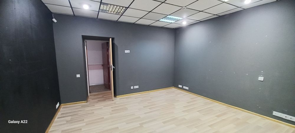 Свет не отключают! Аренда под офис,салон, шоу-рум - 27 м.кв., в центре - More