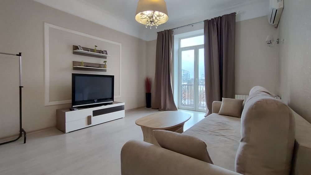 Продам 2к. Центр Д. Яворницького 125