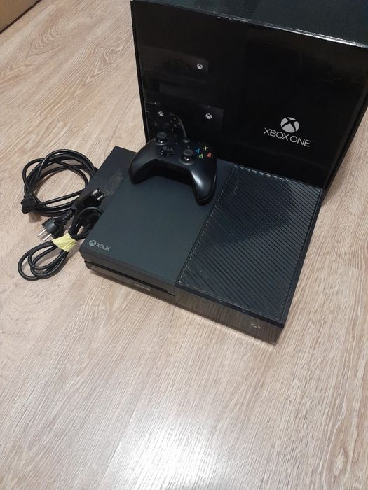 Xbox One 500 ГБ стан хороший