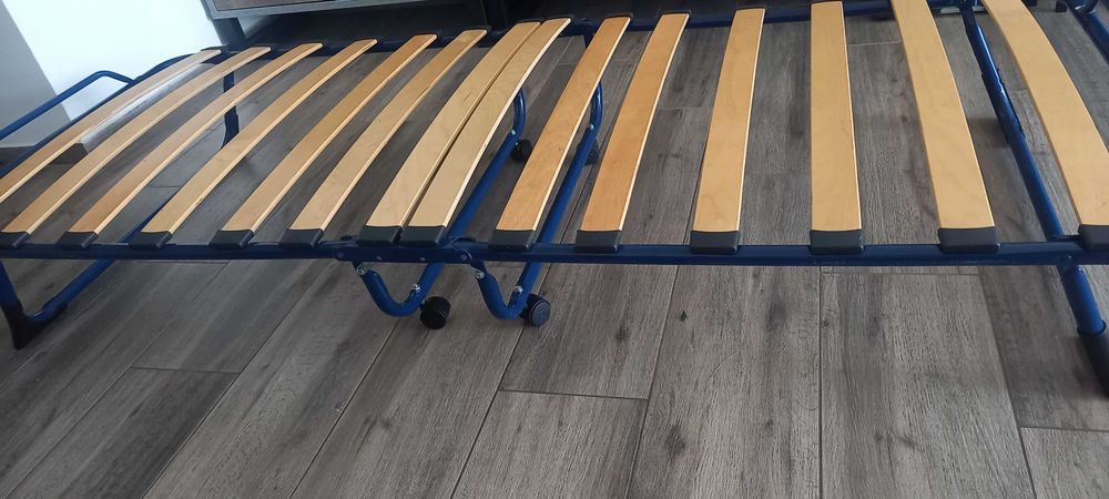 Łóżko polowe z materacem ikea