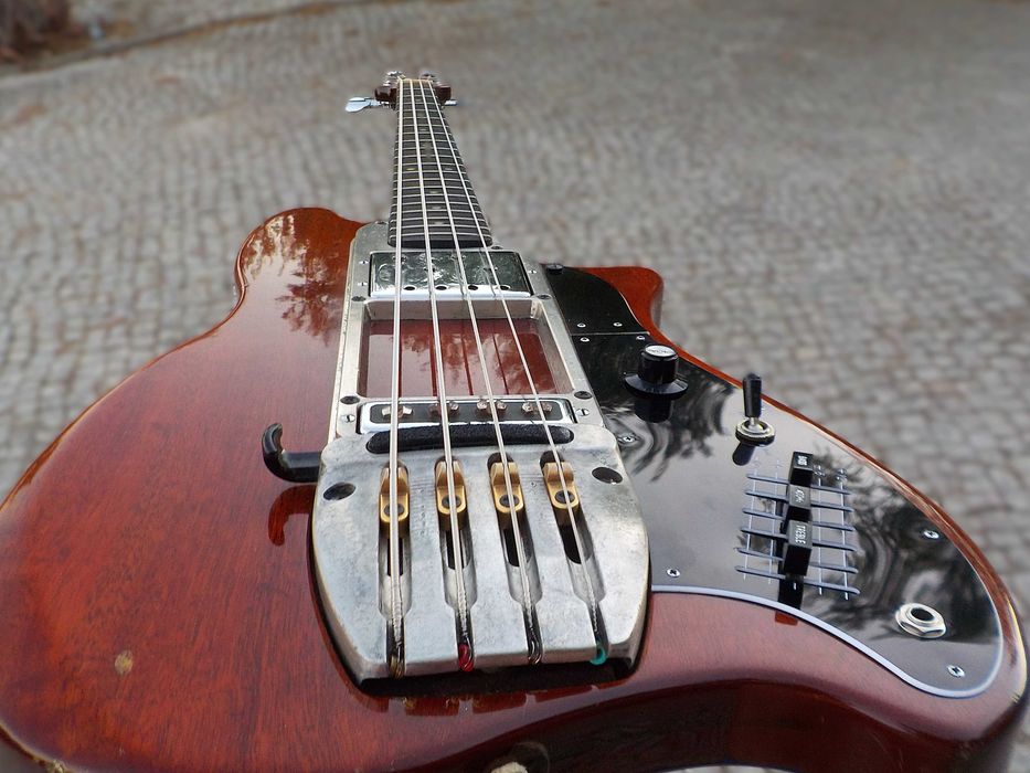 Ovation Magnum II bass