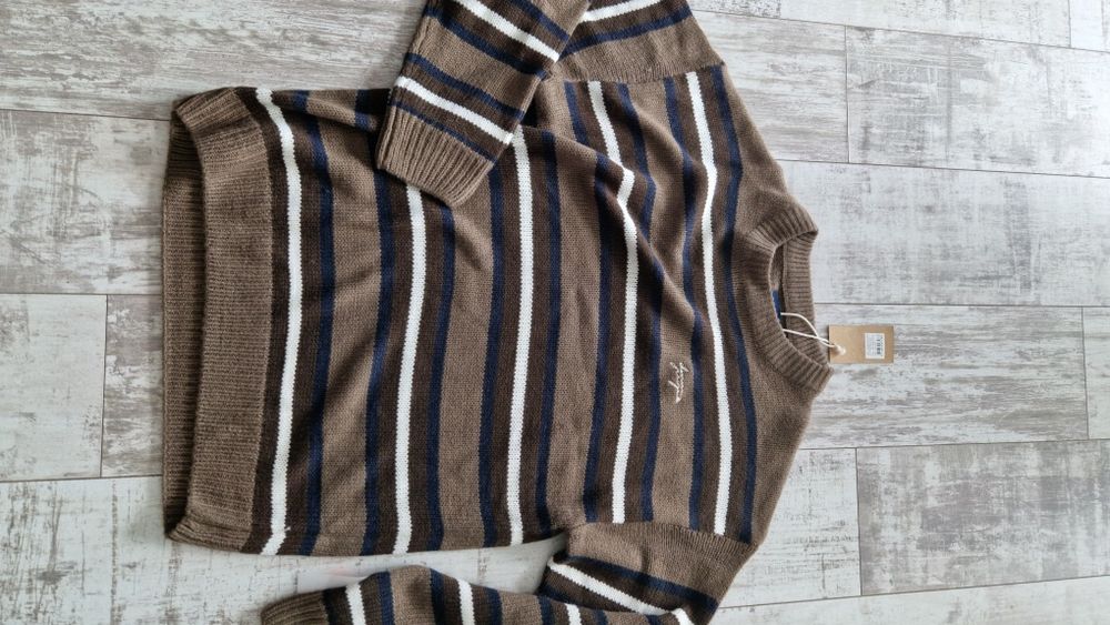 Sweter w pasy brązowy